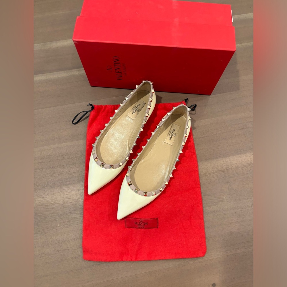 Valentino Garavani Patent Rockstud Ballet Flat - Ivory - 38.5